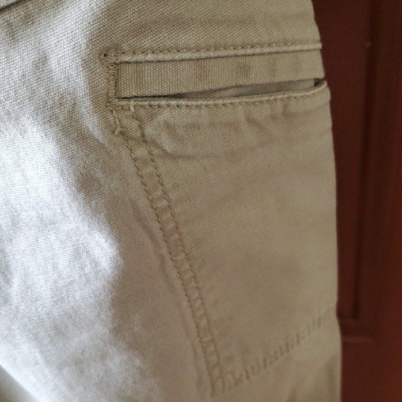 Carhartt Tan Cargo Pants with Relaxed Fit and Lightweight Material - Picture 11 of 13